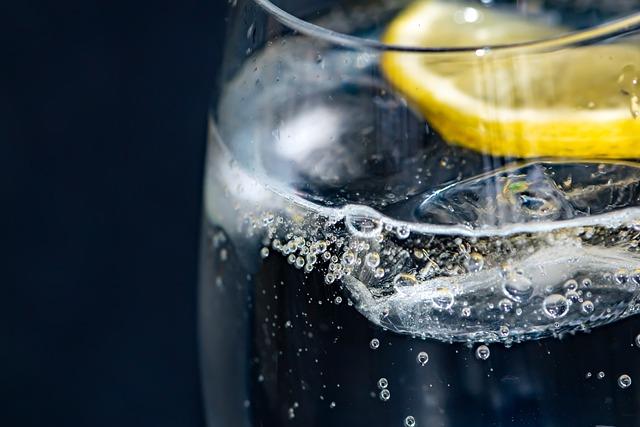 Kafe a Tonic: Os Refreshující Letní Nápoj